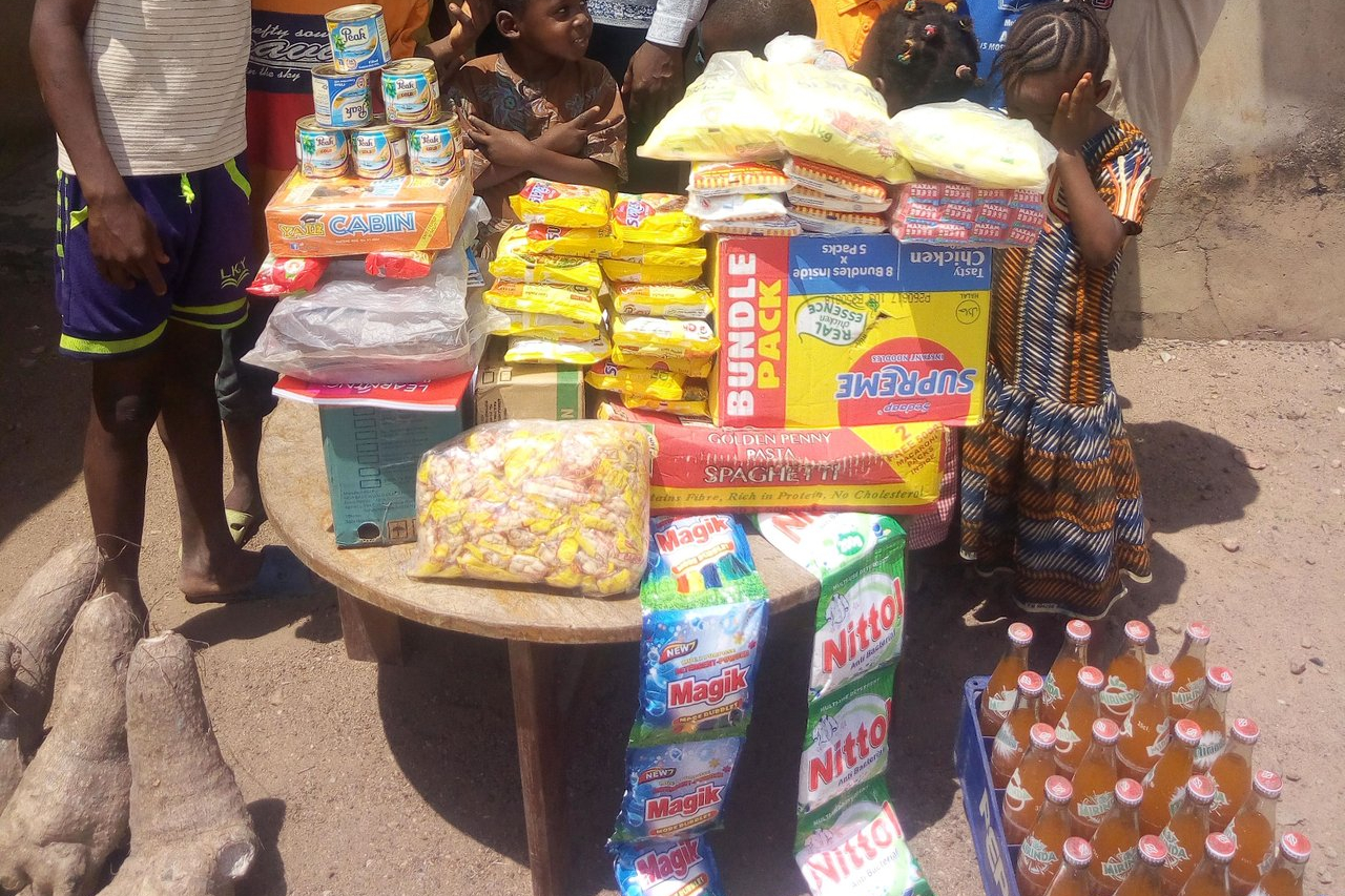 feeding-and-providing-school-materials-for-little-children-in-ibadan