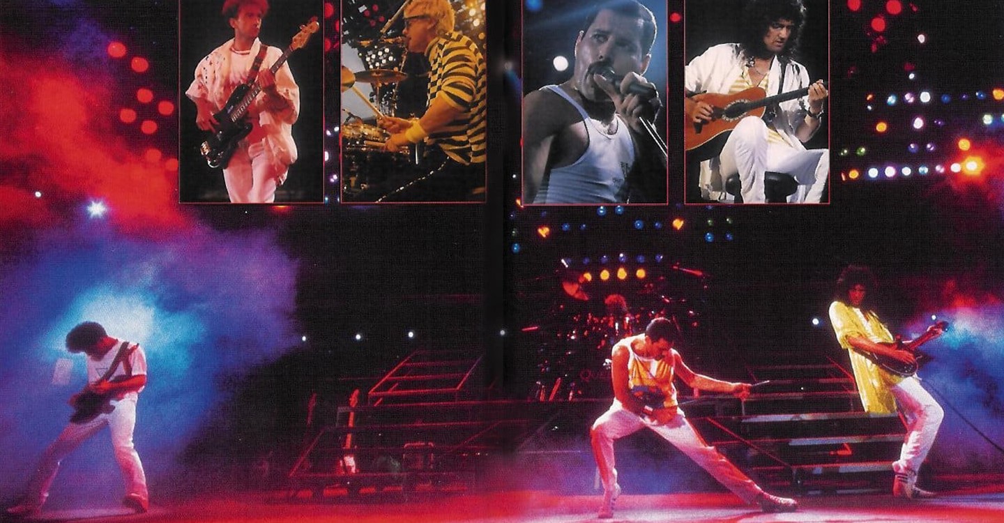 Стадион уэмбли 1986. Freddie Mercury Wembley 1986. Queen Wembley 1986. Queen Live at Wembley 1986. Фредди Меркьюри Live at Wembley Stadium 1986.